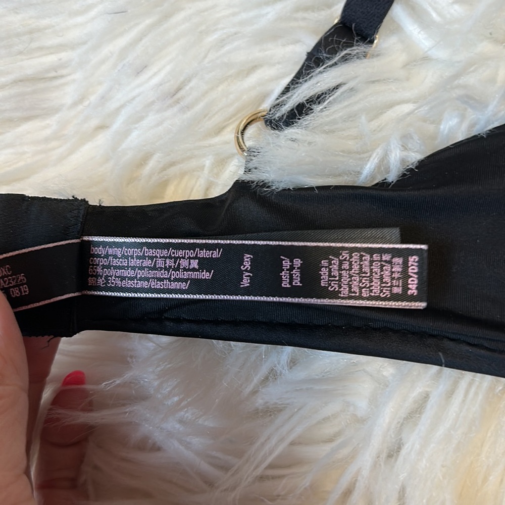 Victoria Secret Very Sexy Push Up Bra - 34D - Picture 3 of 3